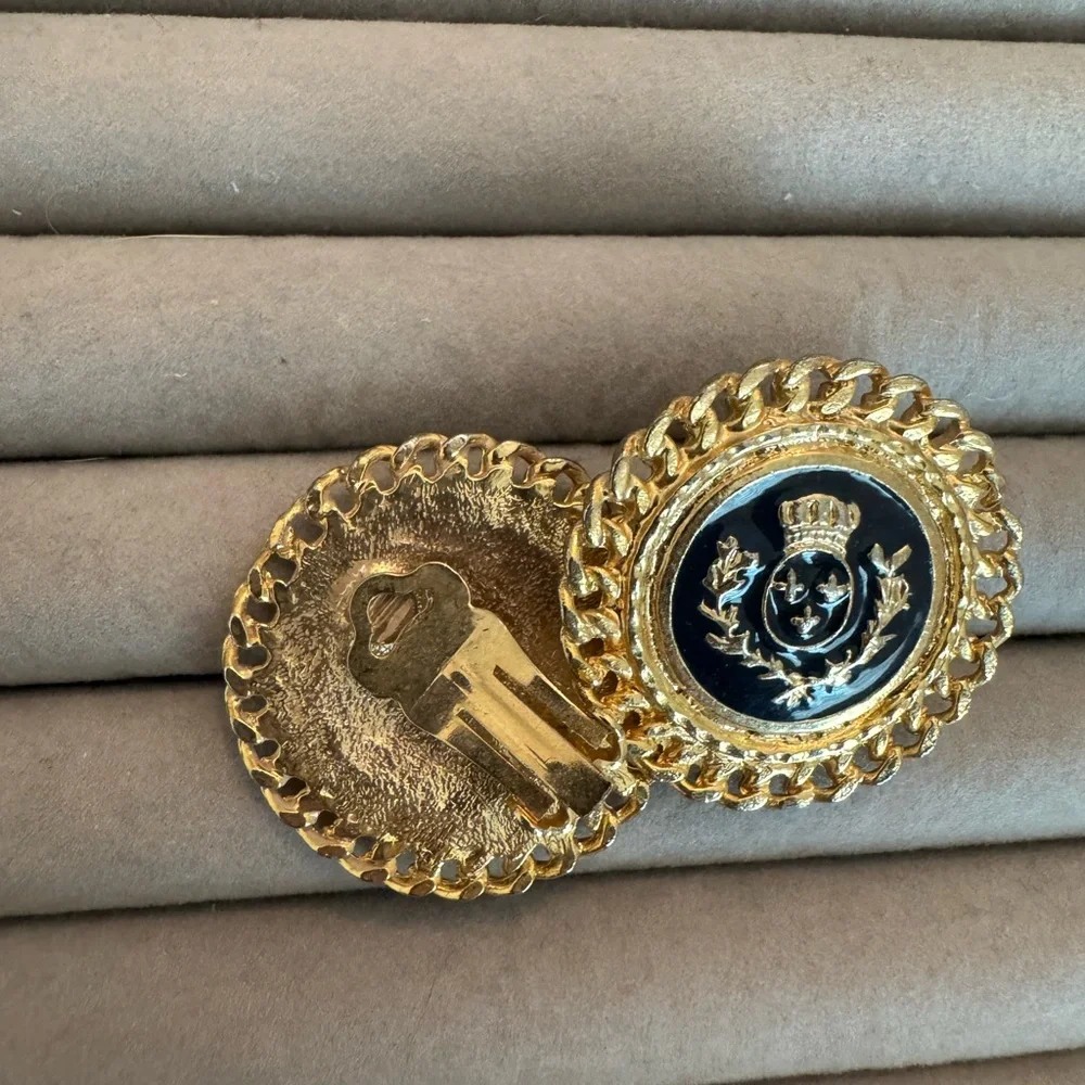 Vintage clip on earrings - Picture 2 of 4